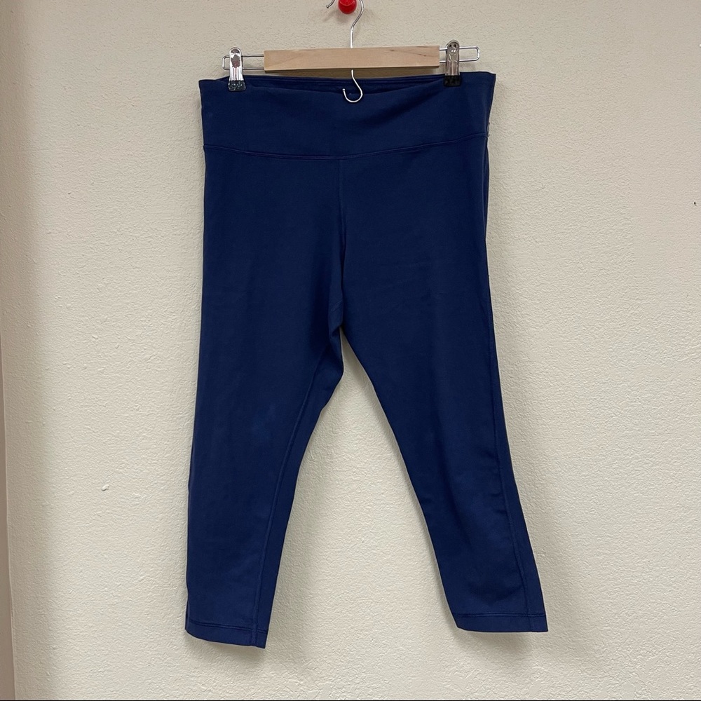 Soma Capri Legging with Crisscross Detail on back - Size Large